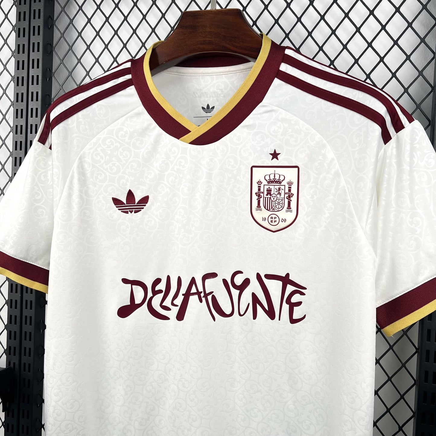 Camiseta Oficial España x Dellafuente Mundial 2026 Visitante Fan Version
